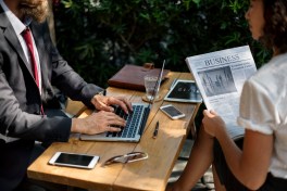 Business People hangout together at coffee shop